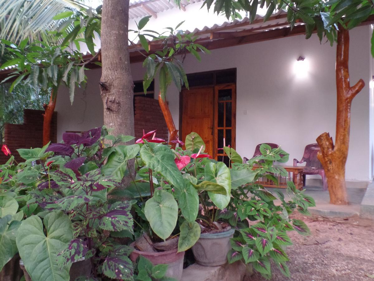 Amaya River Side Homestay Сигирия Экстерьер фото