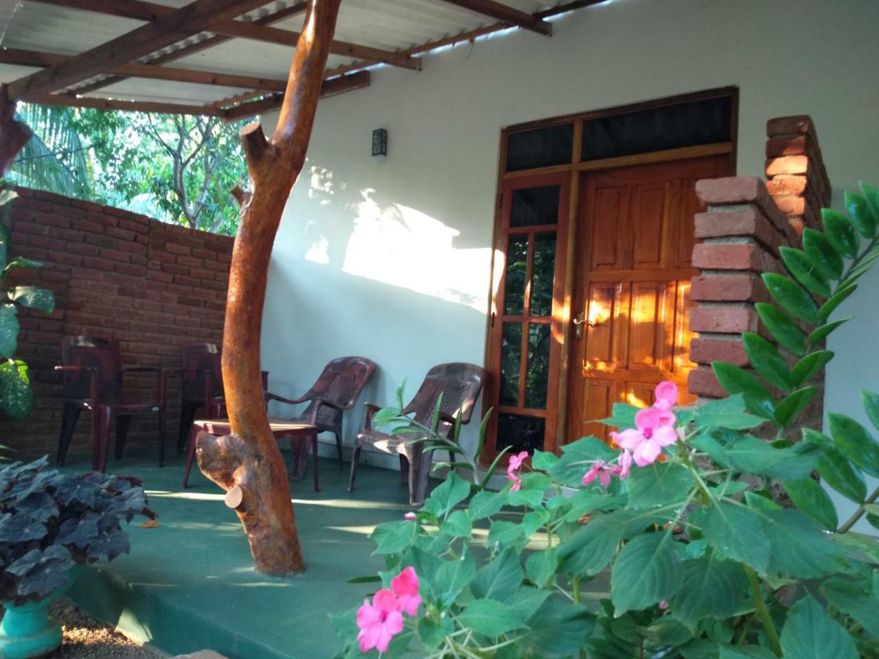 Amaya River Side Homestay Сигирия Экстерьер фото